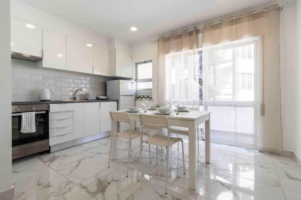 Modern Apartment Beach View Armação de Pêra Buitenkant foto