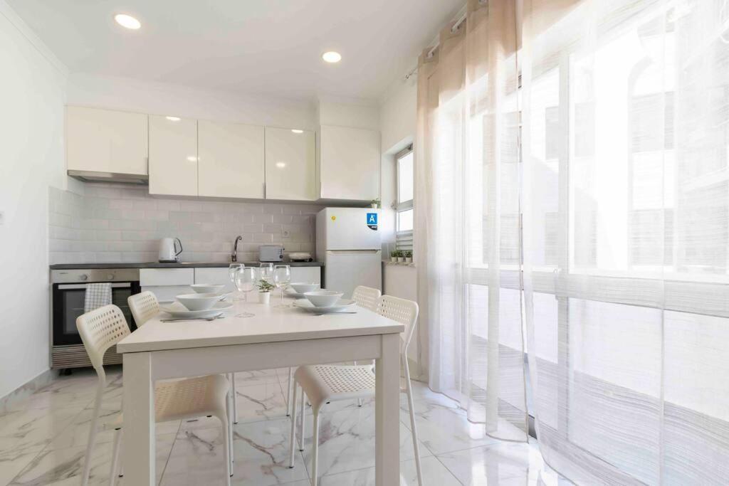 Modern Apartment Beach View Armação de Pêra Buitenkant foto