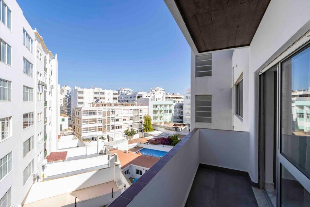 Modern Apartment Beach View Armação de Pêra Buitenkant foto