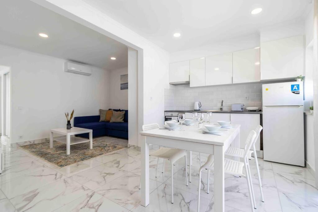 Modern Apartment Beach View Armação de Pêra Buitenkant foto