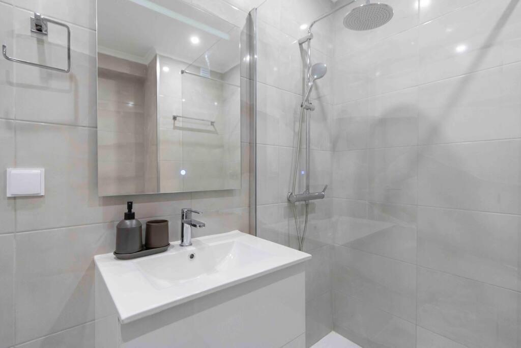 Modern Apartment Beach View Armação de Pêra Buitenkant foto